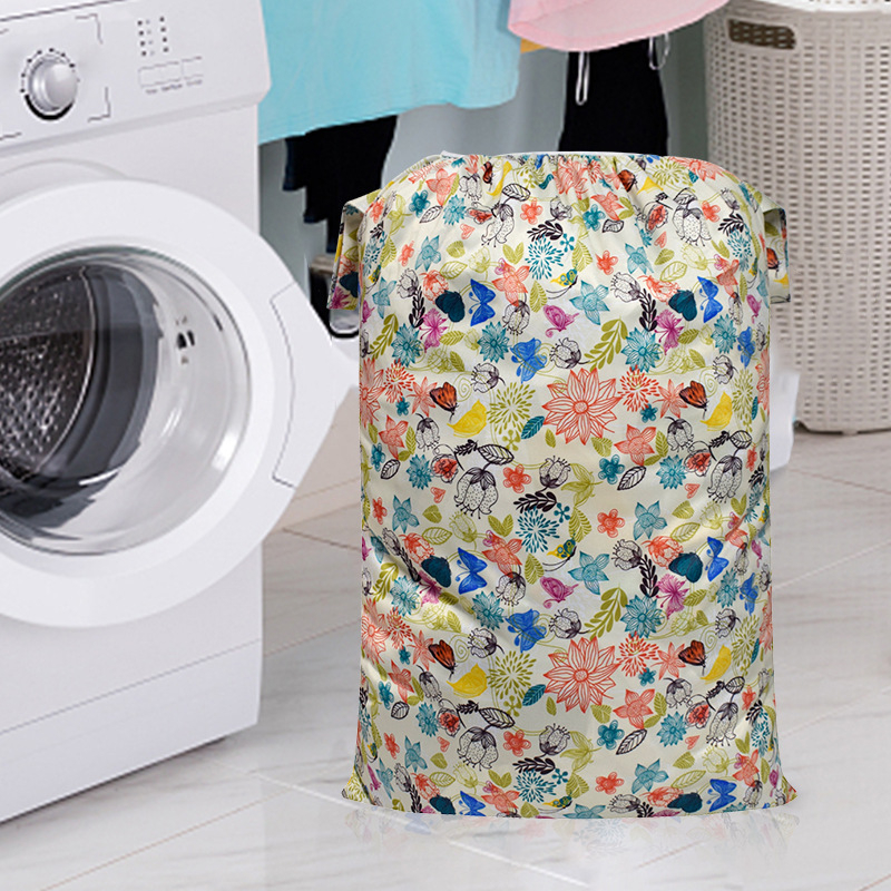 Portatīva autiņu uzglabāšanas soma ar PUL ūdensizturīgu audumu, mazgājama un atkārtoti lietojama, piemērota autiņu un netīro drēbju organizēšanai, ar plaukstas siksnu