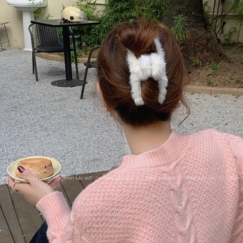 Plaukų segtukas Gripper, pūkuotas audinys, rankų darbas, įkvėpta Japonijos/Korejos, pavasaris 2024