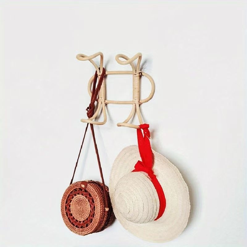 Rataninis sieninis kabykla su šešiais kabliukais, trijų eilių dizainas, šiuolaikiškas minimalistinis stilius