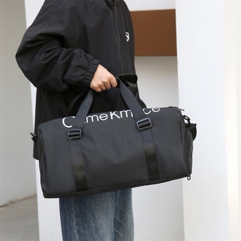 Τσάντα γυμναστικής με διαχωρισμό στεγνών/βρεγμένων, υλικό δερμάτινο φιλμ, χωρητικότητα 36–55 L, διαπνοή και επεκτασιμότητα, unisex σχεδίαση.