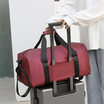 Τσάντα γυμναστικής με διαχωρισμό στεγνών/βρεγμένων, υλικό δερμάτινο φιλμ, χωρητικότητα 36–55 L, διαπνοή και επεκτασιμότητα, unisex σχεδίαση.