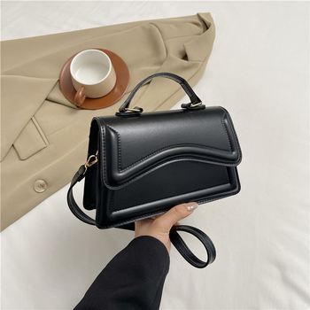 PU medžiagos stačiakampė crossbody rankinė su magnetiniu užsegimu, sintetinės odos įdaila, telefono kišenė