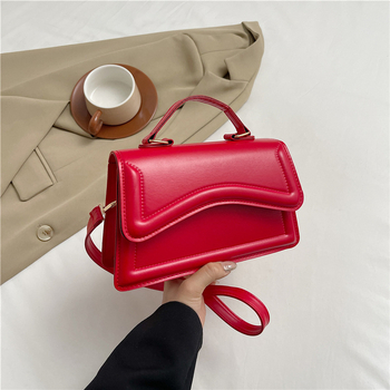 PU medžiagos stačiakampė crossbody rankinė su magnetiniu užsegimu, sintetinės odos įdaila, telefono kišenė