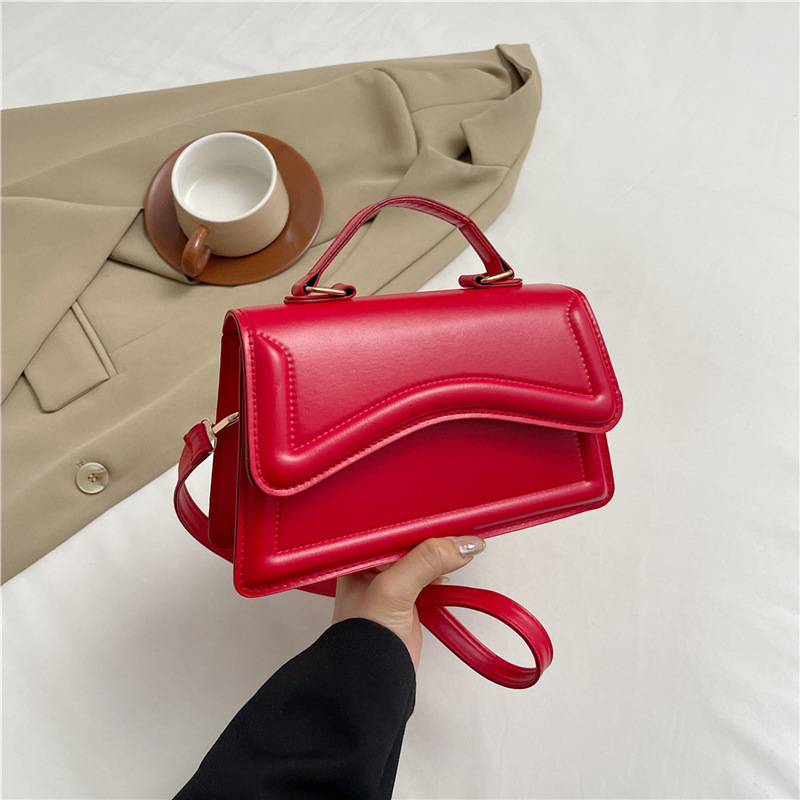 PU medžiagos stačiakampė crossbody rankinė su magnetiniu užsegimu, sintetinės odos įdaila, telefono kišenė