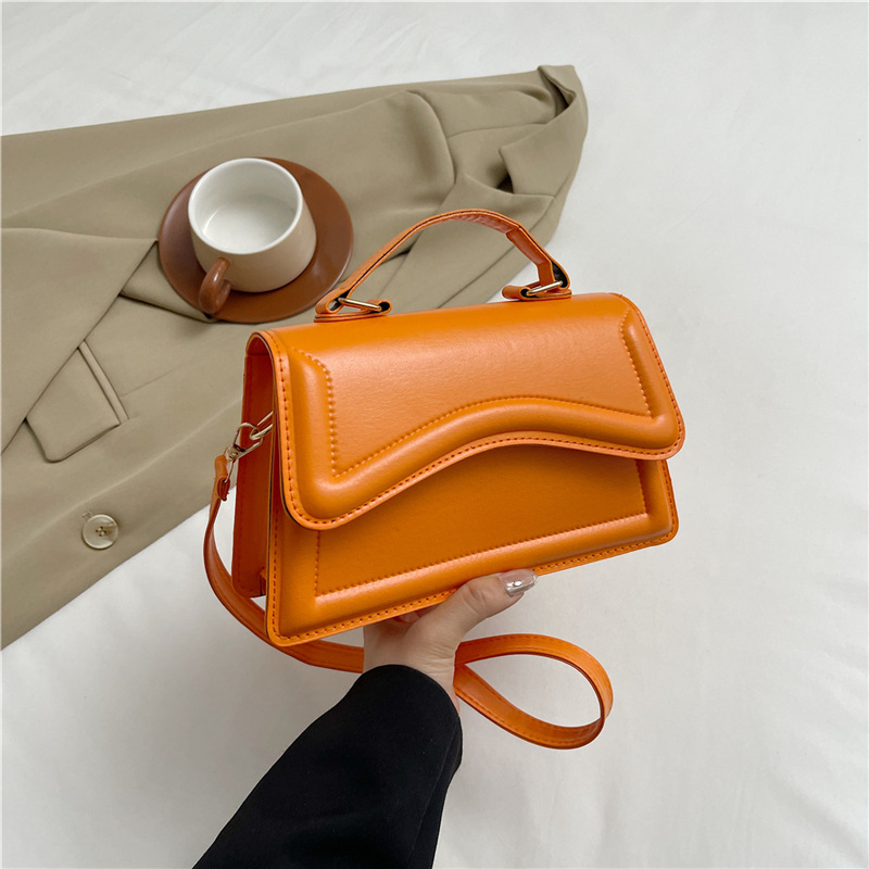 PU medžiagos stačiakampė crossbody rankinė su magnetiniu užsegimu, sintetinės odos įdaila, telefono kišenė