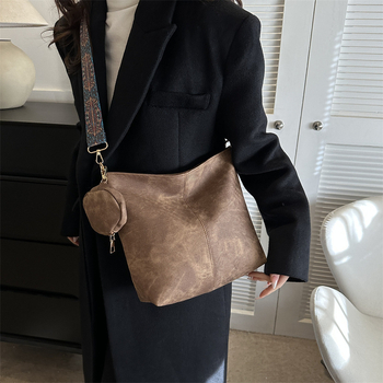 Τσάντα PU bucket bag με φερμουάρ και εσωτερική τσέπη με φερμουάρ, οριζόντιου τετράγωνου σχήματος, στυλ street-trend