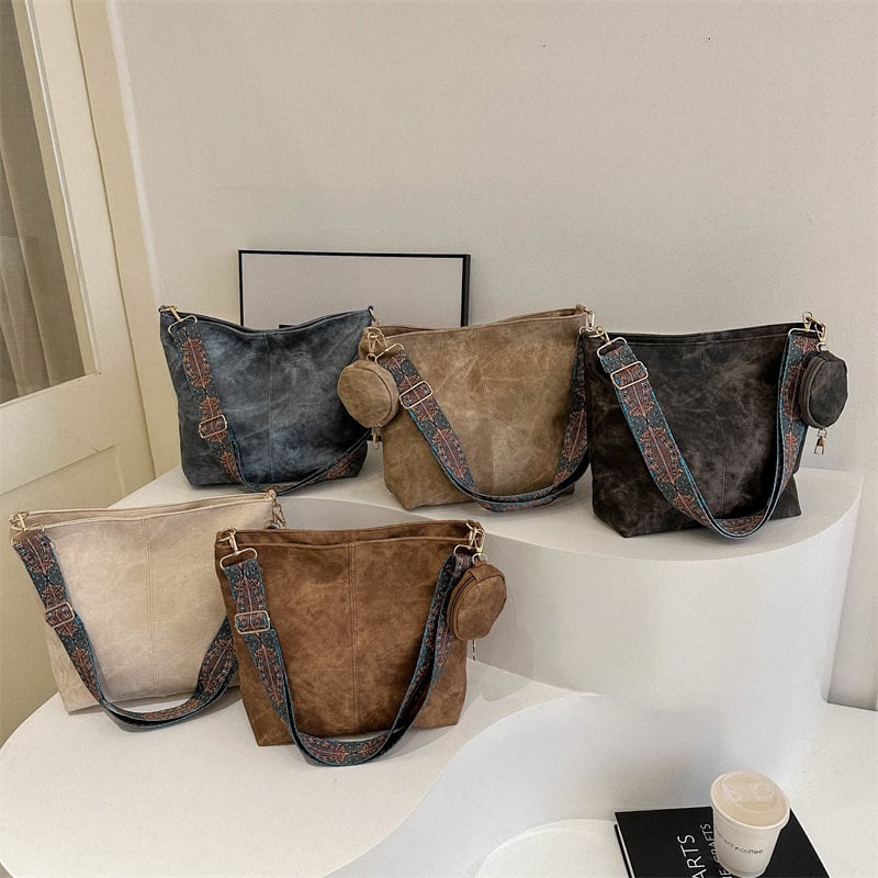 PU bucket bag cipzáras nyitás és belső cipzáras zseb, horizontális négyzetes forma, utcai stílus