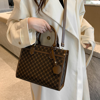 Унисекс Tote чанта с хоризонтална квадратна форма, PU подплата, цип скрит джоб, мека повърхност, 2024 Зима