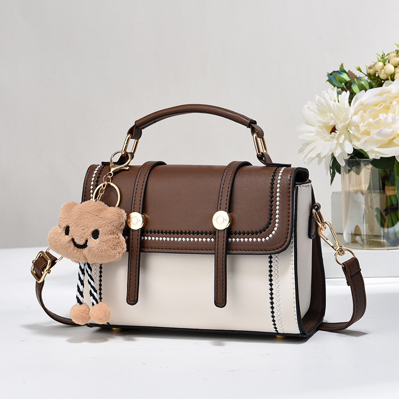 Geantă crossbody din PU — stil vintage pădure, formă orizontală pătrată, închidere cu capac, buzunar intern cu patch, buzunar sandwich cu fermoar, curea de umăr, primăvara 2024
