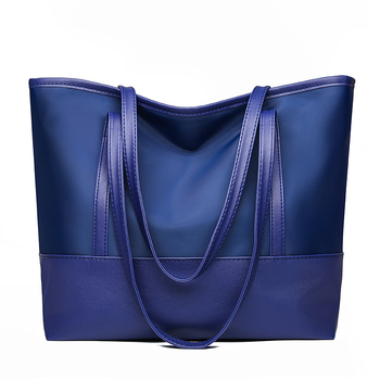 Γυναικεία τσάντα Tote από νάιλον - οριζόντιο τετράγωνο σχήμα, φερμουάρ, εσωτερική θήκη με φερμουάρ, θήκες κινητού και ID (Οριζόντιο τετράγωνο σχήμα; Φερμουάρ; Εσωτερική θήκη με φερμουάρ; Θήκες κινητού και ID)