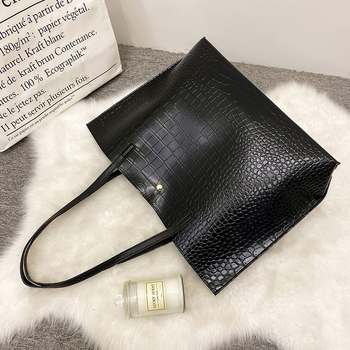 PU раница с крокодилски модел, хоризонтално квадратна форма, магнитно закопчаване, джоб за камера, подплата от синтетична кожа