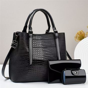 Geantă bucket din PU cu model crocodil, închidere magnetică, buzunare interne (buzunar cu fermoar, buzunar pentru telefon, buzunar pentru ID) și căptușeală din poliester