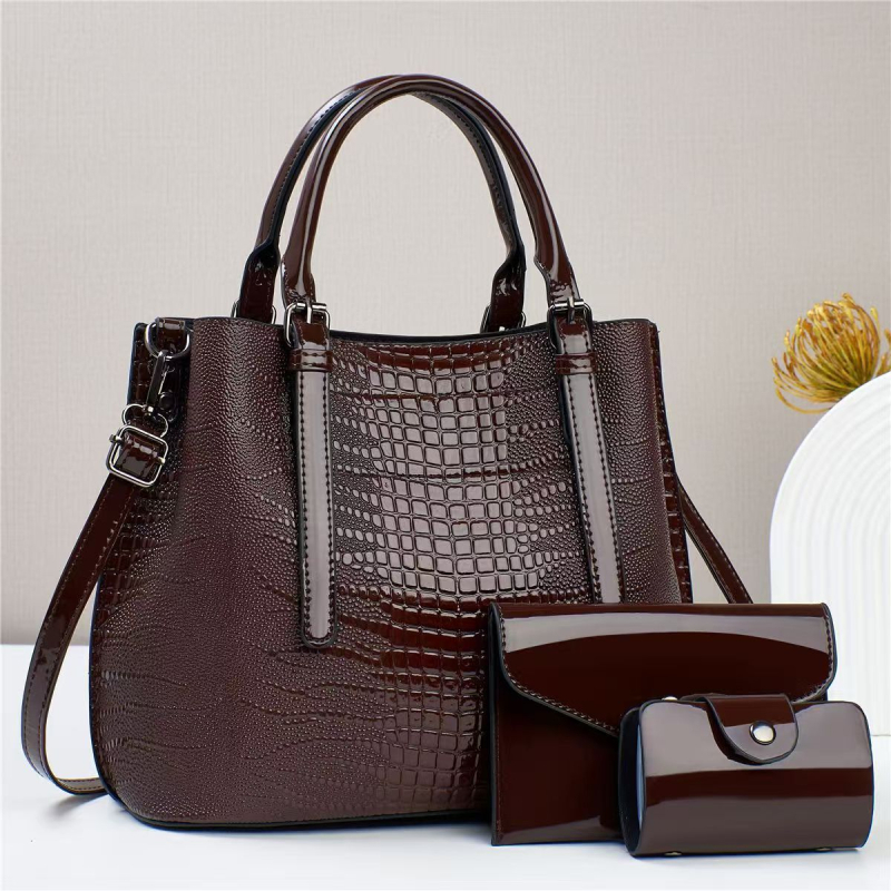 Geantă bucket din PU cu model crocodil, închidere magnetică, buzunare interne (buzunar cu fermoar, buzunar pentru telefon, buzunar pentru ID) și căptușeală din poliester