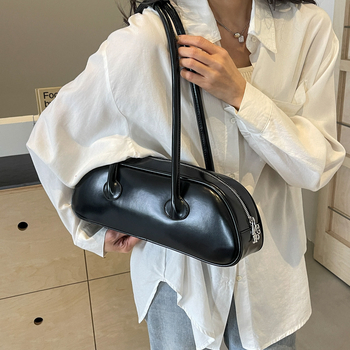 PU чанта багет, хоризонтална квадратна форма, цип за отваряне, вътрешен джоб за телефон, подплата полиестер-памук.