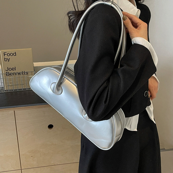 PU чанта багет, хоризонтална квадратна форма, цип за отваряне, вътрешен джоб за телефон, подплата полиестер-памук.