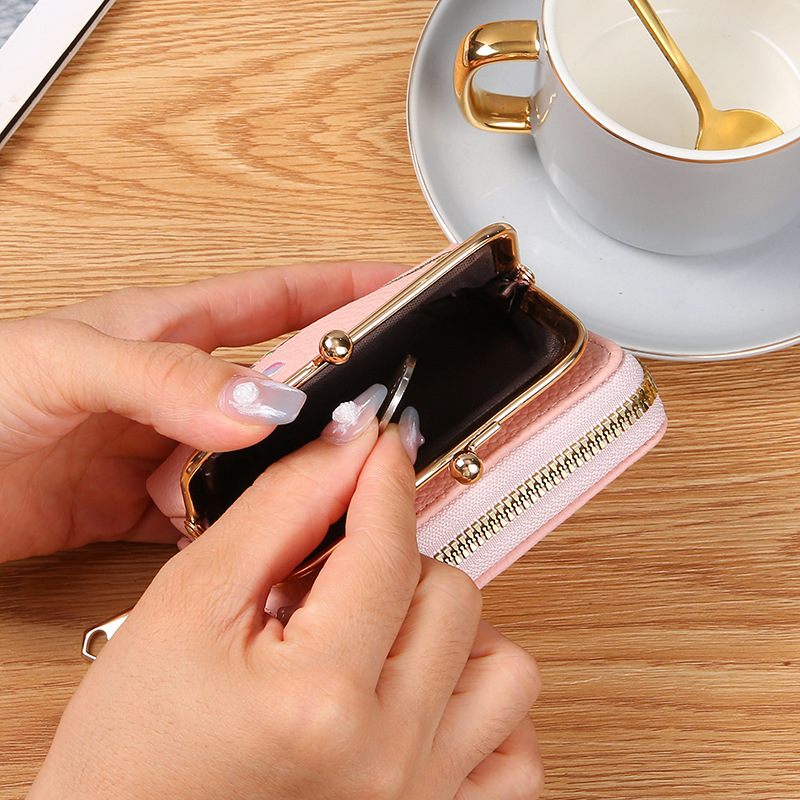 Moterims mini monetų piniginė | PVC su gėlių raštu, ultralengva, dvigubo sulankstymo dizainas