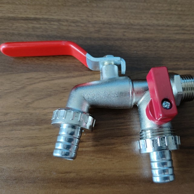 Vrtna slavina FV-Z07; zliatina cinka; niklirani završni sloj; dvostruko upravljanje; spiralni način ugradnje