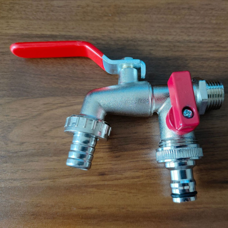 Vrtna slavina FV-Z07; zliatina cinka; niklirani završni sloj; dvostruko upravljanje; spiralni način ugradnje