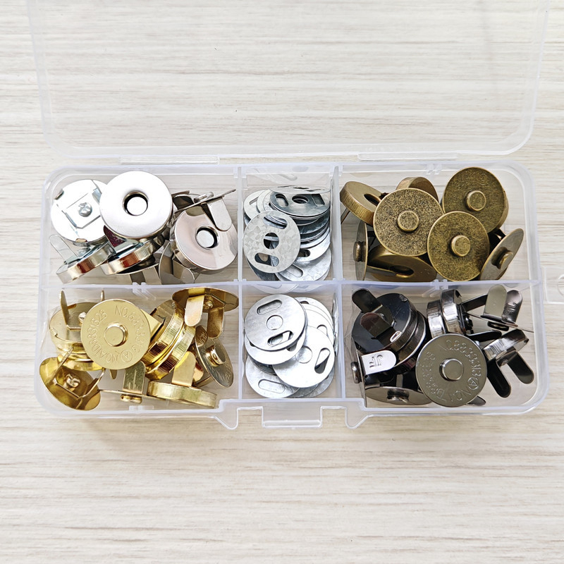 Metalo magnetinis sagčių komplektas su kojelėmis krepšiams ir batų dėžėms