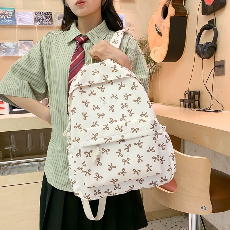 Naylonski ruksak s proširivim dizajnom, kapacitet ispod 20 L, pogodan za 8-inčni prijenosnik, s jastučićima na ramenima