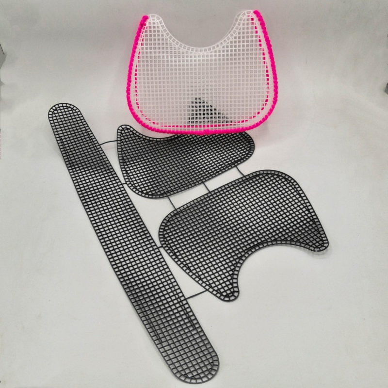 Rankų darbo crossbody tipo sedlo krepšys su plastiko tinklu; PE medžiaga; miesto paprastumo stilius; 2023 m. vasara; kasdieniniam derinimui