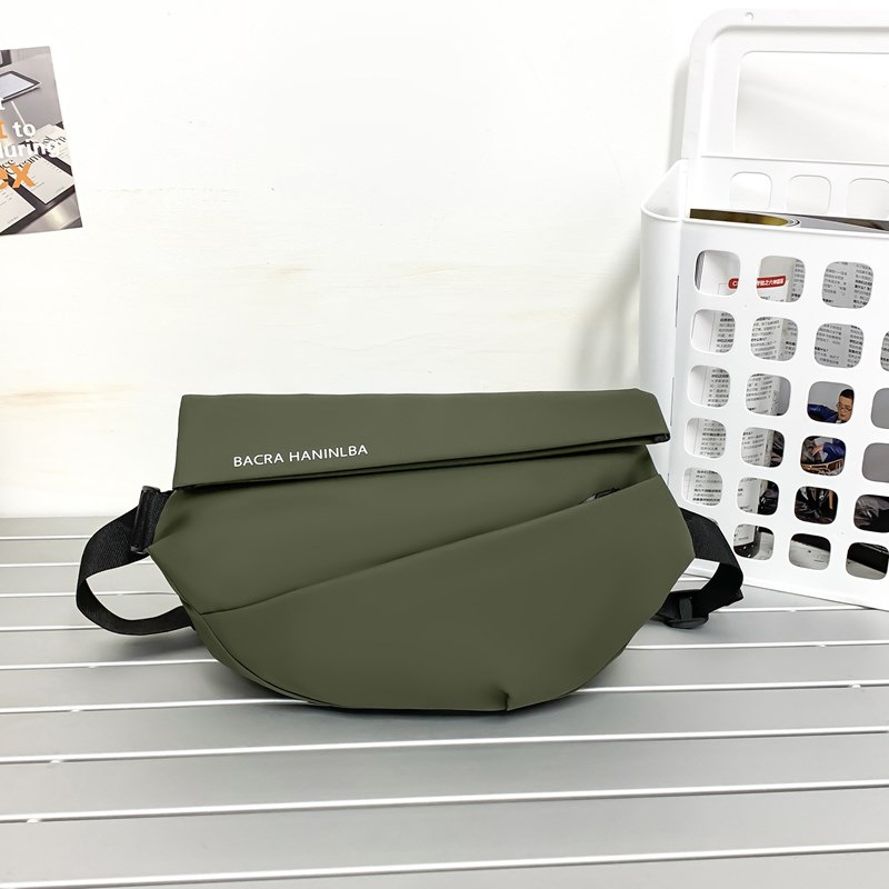 Vīriešu krūtssomai ar USB interfeisu, elpojoša membrāna, poliestera oderējums, vienkrāsains raksts, pavasaris 2024