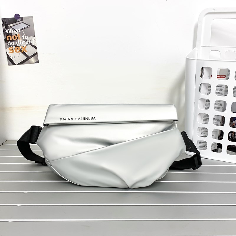 Vīriešu krūtssomai ar USB interfeisu, elpojoša membrāna, poliestera oderējums, vienkrāsains raksts, pavasaris 2024