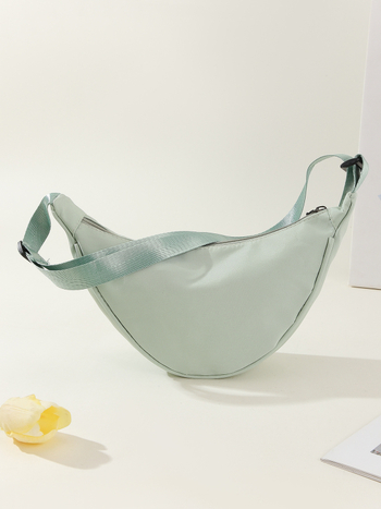 Geantă de umăr din nylon pentru femei Frontier — ușoară, stil dumpling cu capac, căptușeală nylon, închidere cu clapă, buzunar interior cu fermoar, primăvară 2024