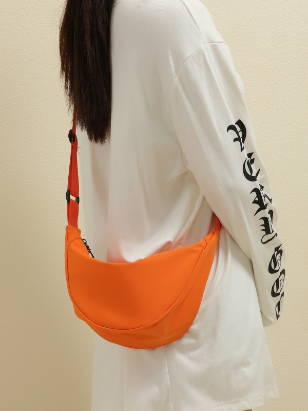 Geantă de umăr din nylon pentru femei Frontier — ușoară, stil dumpling cu capac, căptușeală nylon, închidere cu clapă, buzunar interior cu fermoar, primăvară 2024