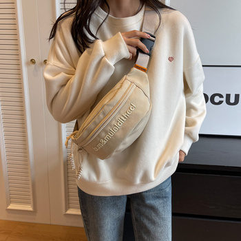 Nylon crossbody torba, street stil, zip zatvaranje, trodimenzionalni vanjski dizajn, unutarnja džep za mobitel