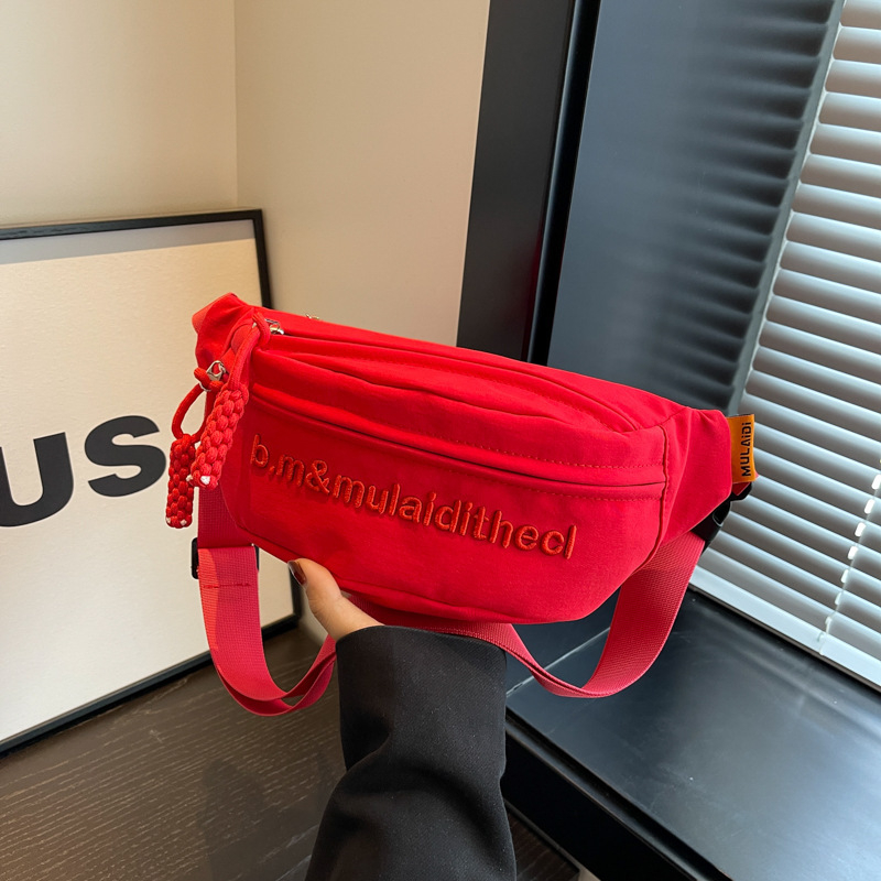 Nylon crossbody torba, street stil, zip zatvaranje, trodimenzionalni vanjski dizajn, unutarnja džep za mobitel