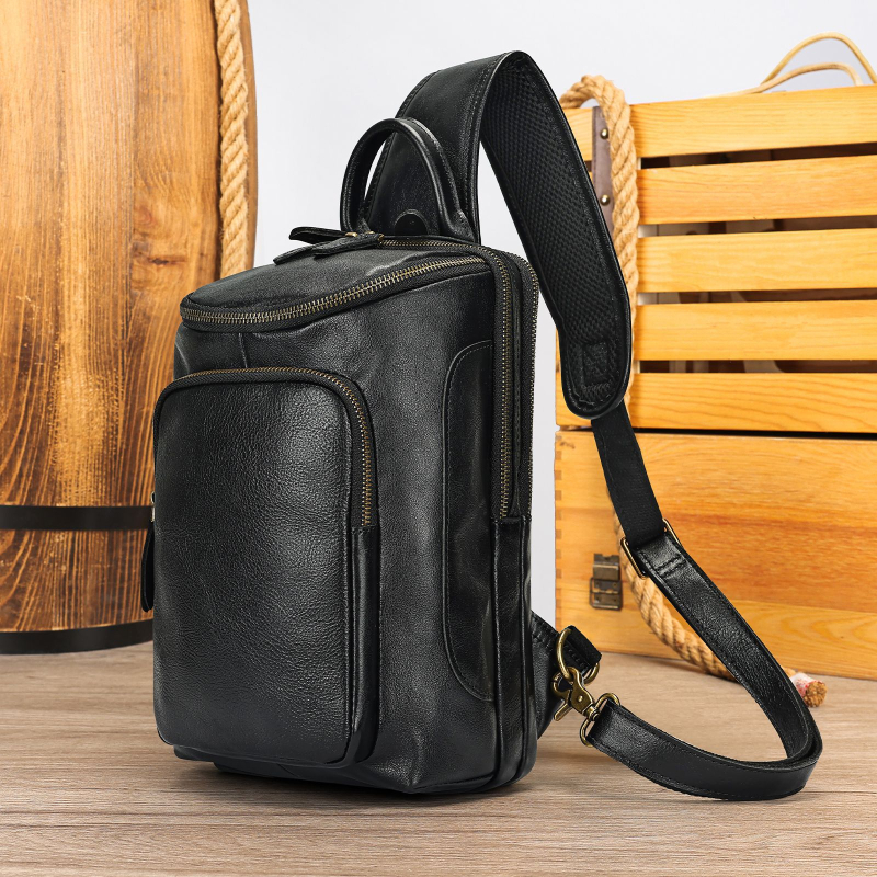 MAV ādas vīriešu krūšu somiņa, cilindriska forma, vienkrāsains raksts, poliesterā iekšpuse, nodilizturīga, paplašināma