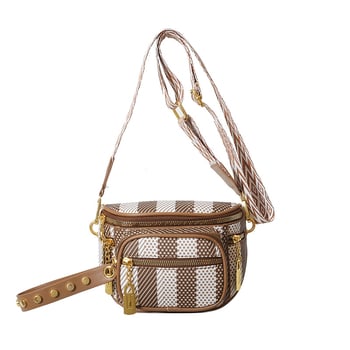 Női PU crossbody táska, városi minimalist stílus, kis négyzet alakú, vízszintes forma, cipzárral záródó.