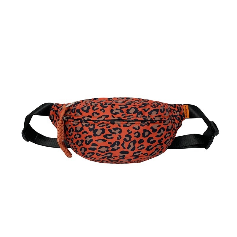 Leopard mintás nylon keresztcsatos táska – Uniszex, cipzáras záródás, poliészter bélés, belső cipzáras zseb, 2024 tavasz