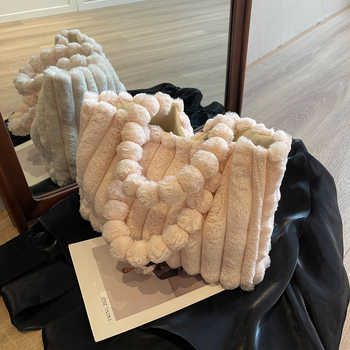 Tote torba od pliša - Street trend, magnetsko zatvaranje, unutarnji džep sa zipom i džep za telefon