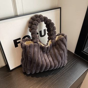 Tote torba od pliša - Street trend, magnetsko zatvaranje, unutarnji džep sa zipom i džep za telefon