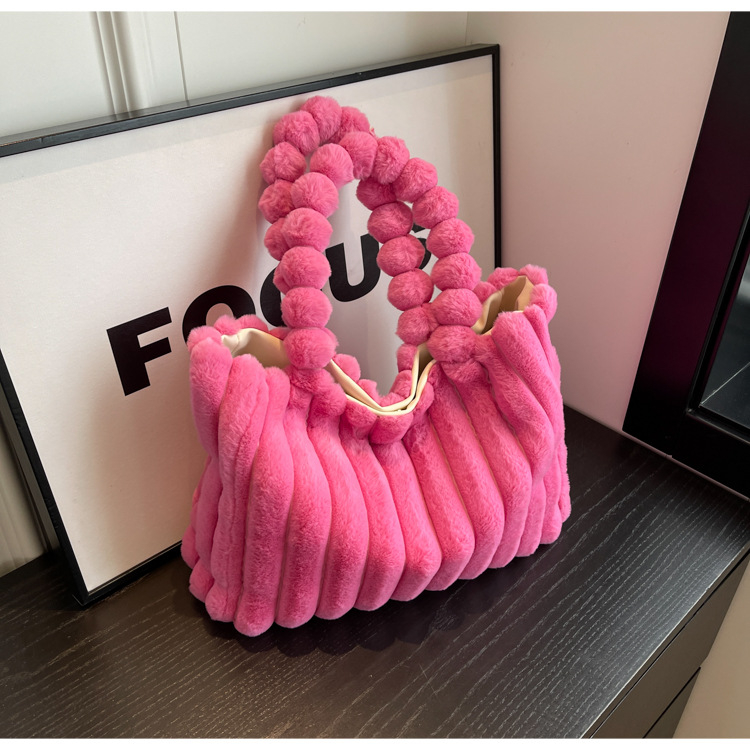 Tote torba od pliša - Street trend, magnetsko zatvaranje, unutarnji džep sa zipom i džep za telefon