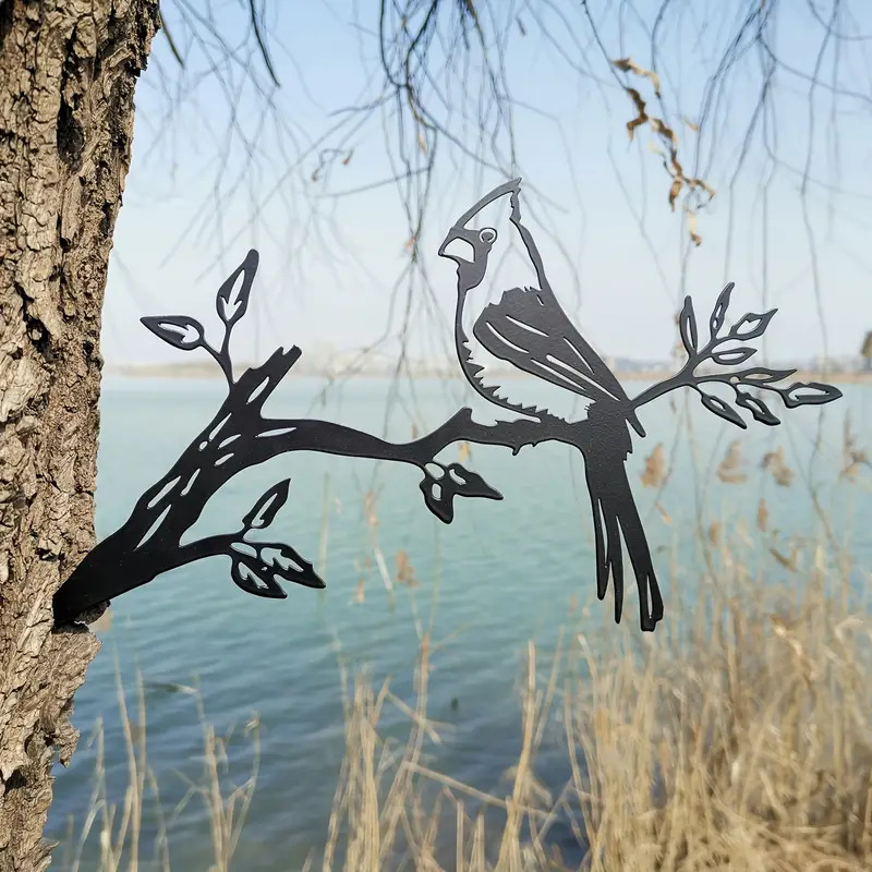 Метална стенна скулптура птица на клон – железо, за външен двор, стил модерна простота