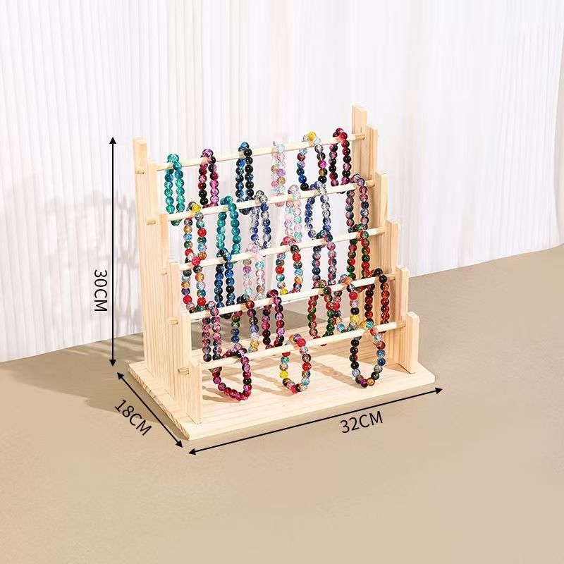 Masīva koka rokassprādžu un juvelierizstrādājumu displeja statīvs — četrstāvu kāpņu rāmis, šuvju darbs, pavasaris 2024