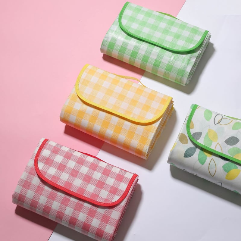 Mitrumizturīga piknika sega, neaudēts audums, 400 g, 5–6 cilvēkiem, modelis RT2356