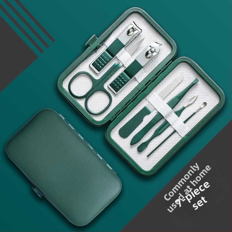 18-частов преносим комплект за маникюр – ножици за нокти и инструменти; материали: неръждаема стомана с електроплатина и въглеродна стомана; дизайн: преносим, плоска уста, наклонен дизайн; мултифункционални пинсети