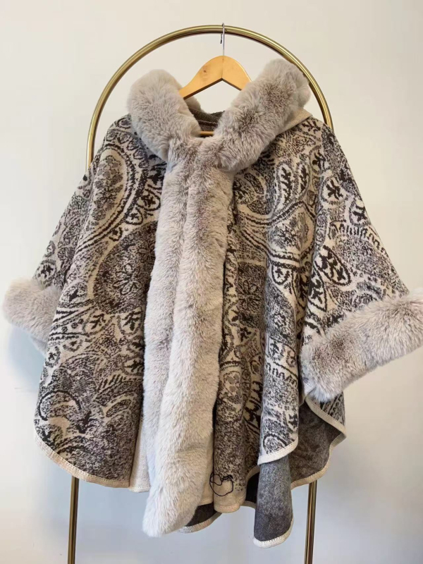 Kapucija šal-kabanica s cvjetnim jacquardom na satenu, warp pleteni materijal, toplo