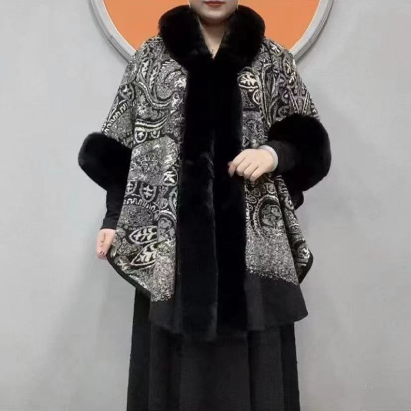 Kapucija šal-kabanica s cvjetnim jacquardom na satenu, warp pleteni materijal, toplo