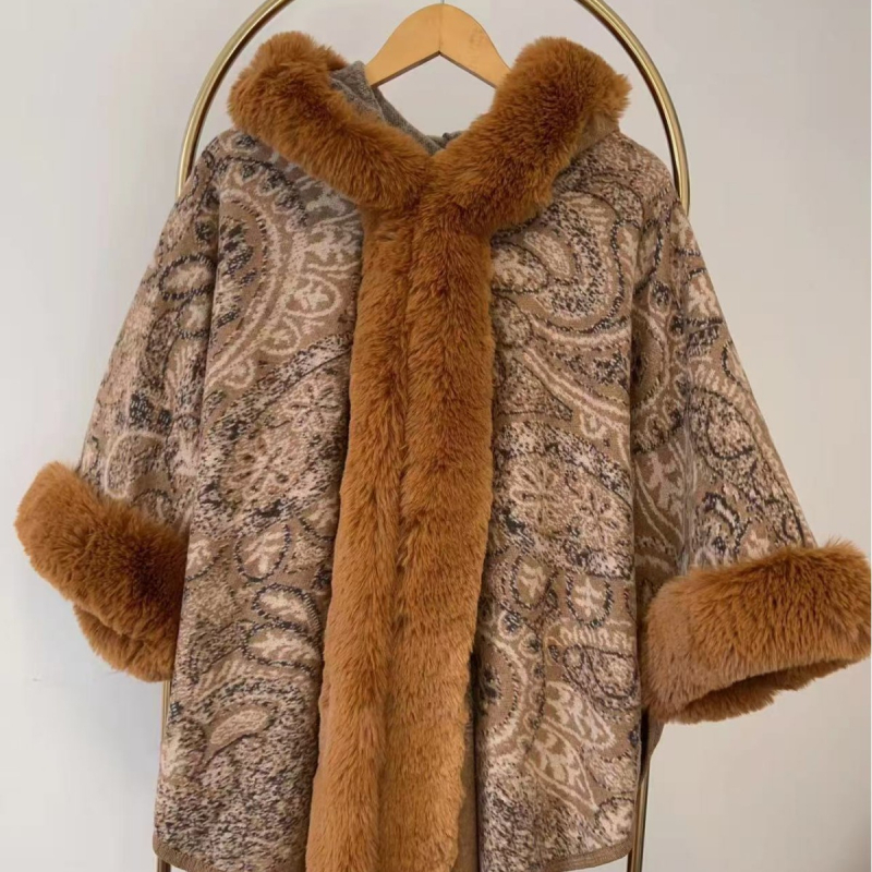 Kapucija šal-kabanica s cvjetnim jacquardom na satenu, warp pleteni materijal, toplo