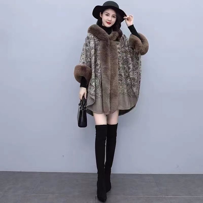 Kapucija šal-kabanica s cvjetnim jacquardom na satenu, warp pleteni materijal, toplo