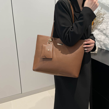 PU Tote чанта в корейски стил – комплект от три части, цип за затваряне, хоризонтална квадратна форма, мек корпус, подплата полиестер, вътрешен джоб с цип и джоб за телефон