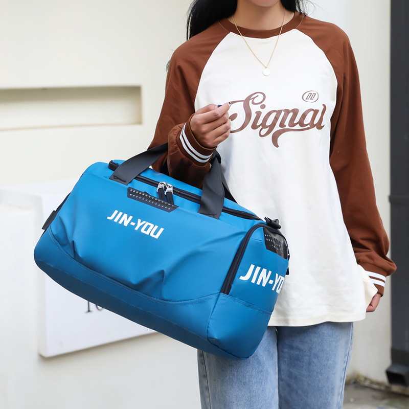 Geantă de voiaj pentru distanțe scurte, geantă de sport pliabilă, geantă de sală cu compartiment uscat/umed, rezistentă și ușoară; Capacitate 36–55L; Material: Nylon; Căptușeală: Poliester; Model: Text