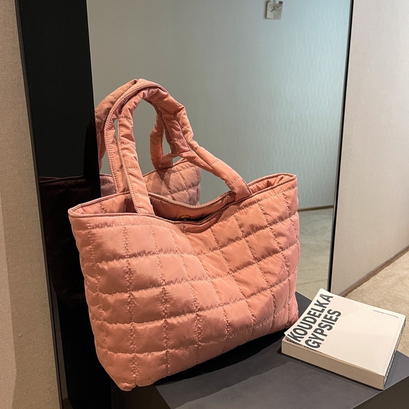 Tote táska, utcai stílus, textil anyag, vízszintes négyzet alak, mágneses zár, poliészter bélés