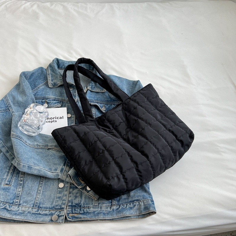 Tote táska, utcai stílus, textil anyag, vízszintes négyzet alak, mágneses zár, poliészter bélés