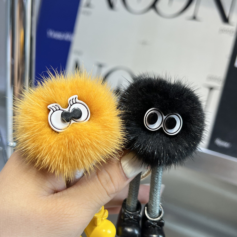 Dongju Fur pūkų raktų pakabukas automobiliui ir kuprinei — žaismingas stilius, medžiaga: pūkų pliušas, pakuotė: didmeninė
